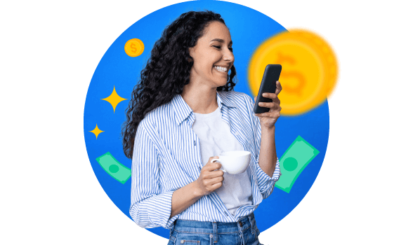 Mujer emocionada revisando su información en su celular